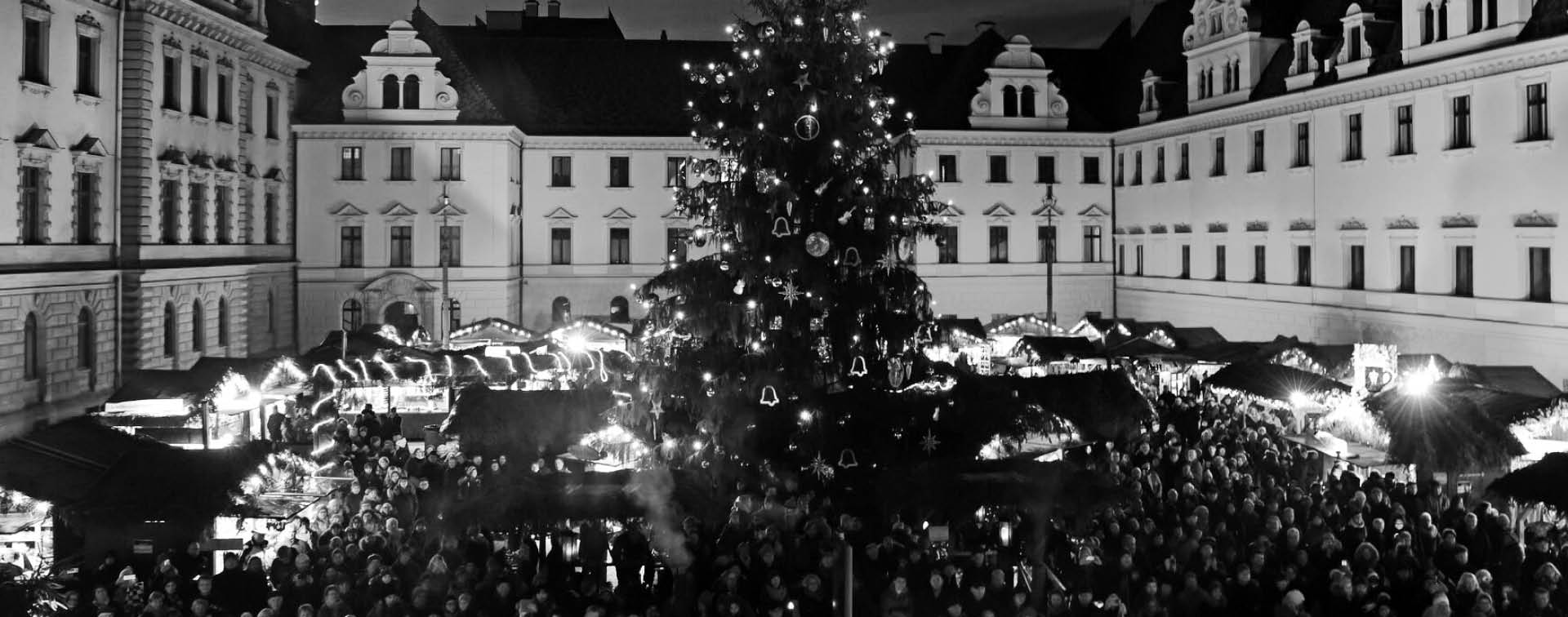 Romantischer Weihnachtsmarkt auf Schloss Thurn und Taxis Regensburg